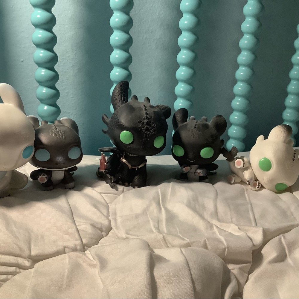 How to train your dragon night light and furies funko pops